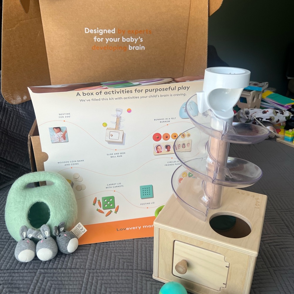 Lovevery - The Babbler Play Kit Months 13, 14, 15